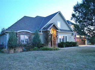 1905 Country Club Dr, Carrollton, MO 64633