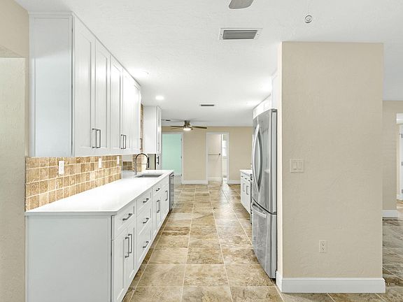 3rd image of 1479 Reynard Dr