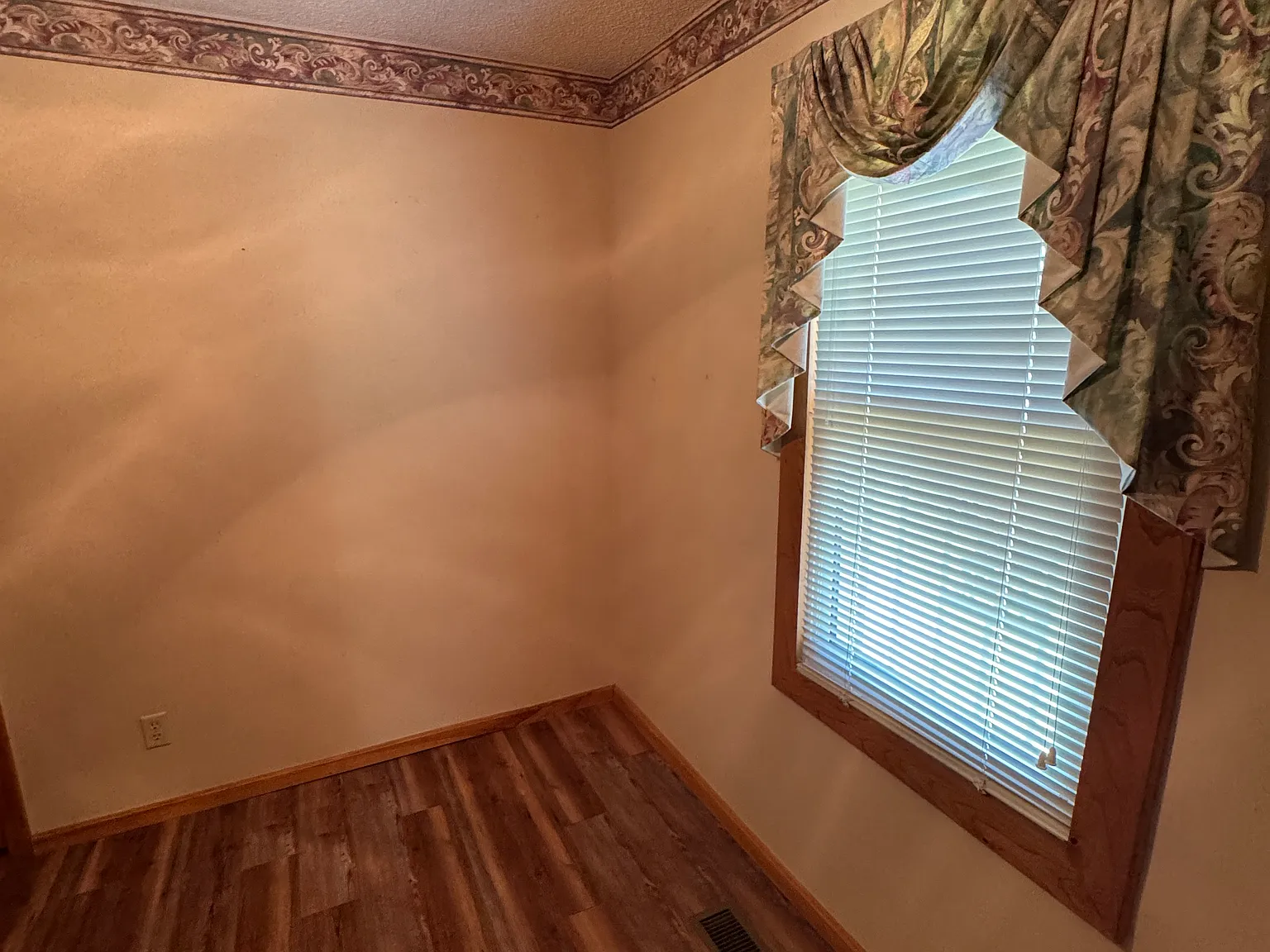 3 bed, 1416 sqft, $1,700 — Photo 3