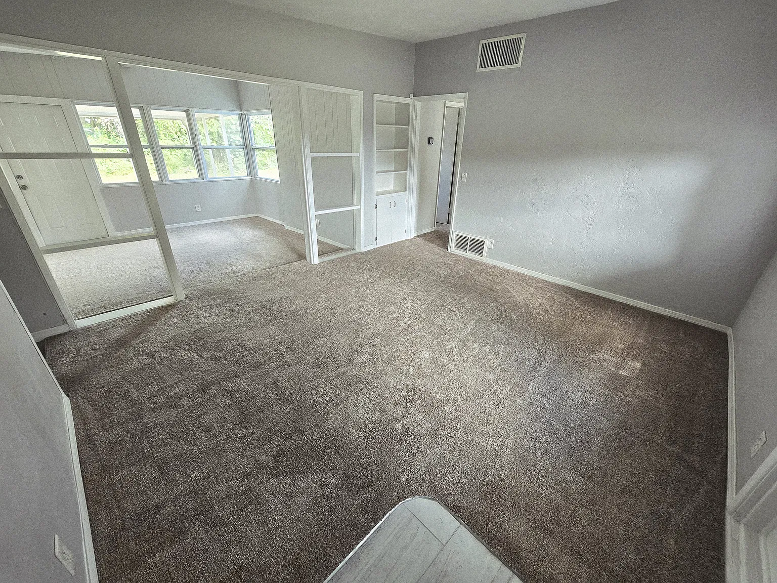 3 bed, 1326 sqft, $2,200 — Photo 2