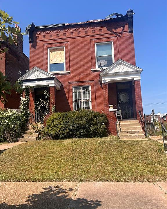 1st image of 4555 Clarence Ave