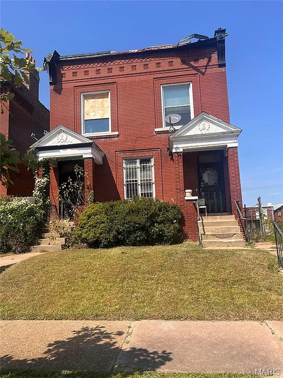 4555 Clarence Ave photo 1
