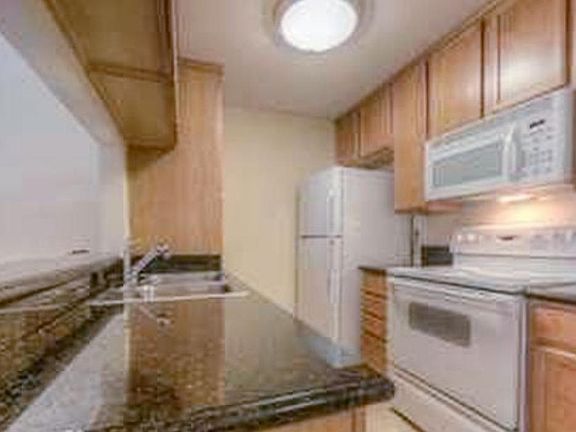 5th image of 23314 Marigold Ave Unit S-204