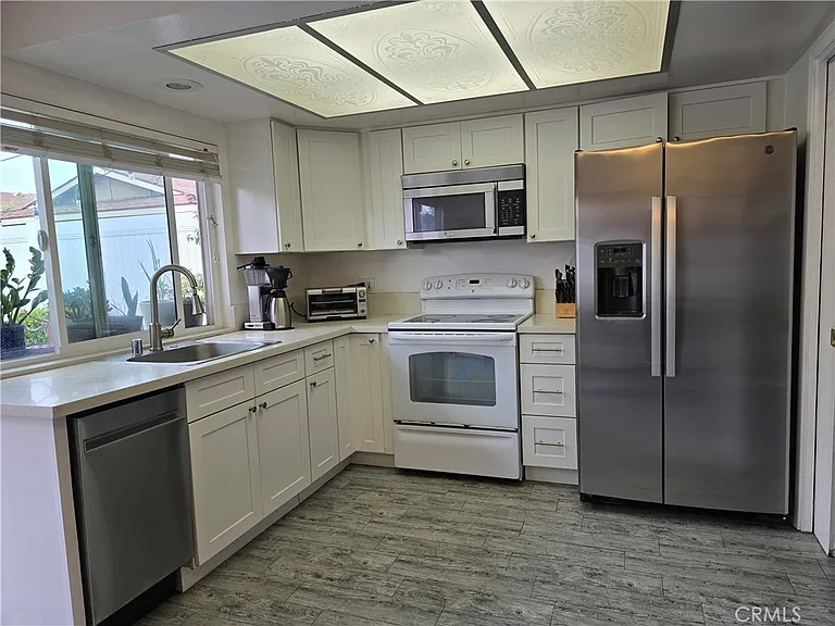 12816 Sussex Cir — Photo 2