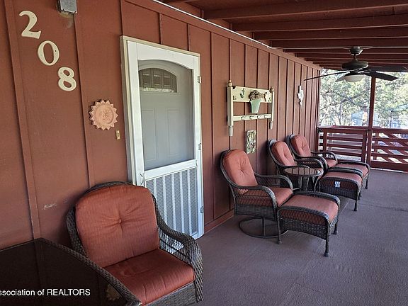 4th image of 208 Swallow Dr