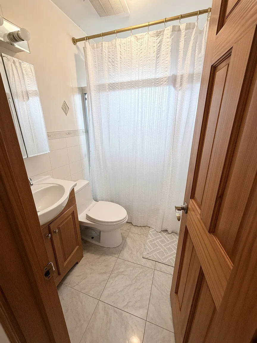 2 bed, 800 sqft, $2,300 — Photo 2