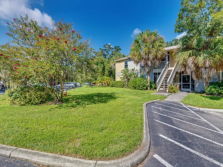 Aventine at Forest Lakes Apartment Homes — Photo 14