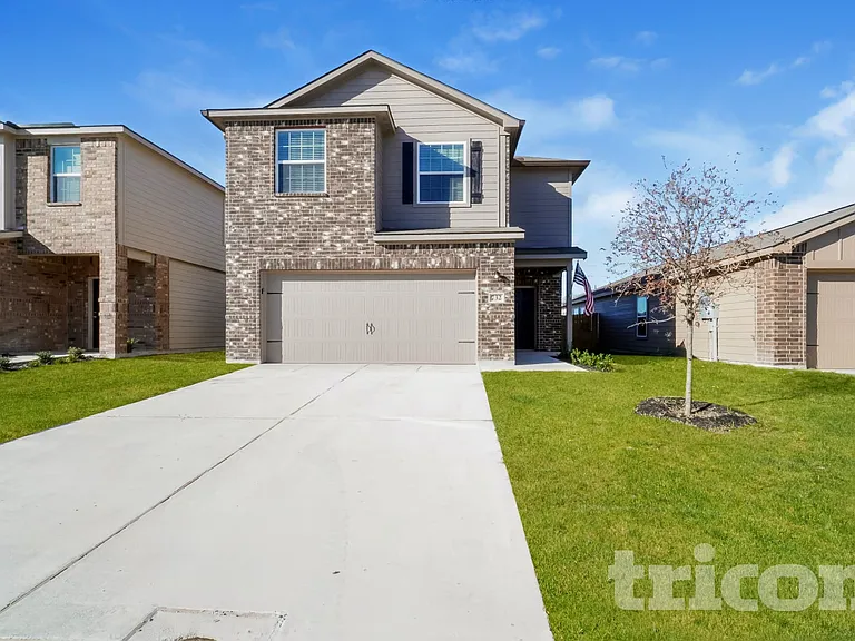 732 Shoal Crk — Photo 1