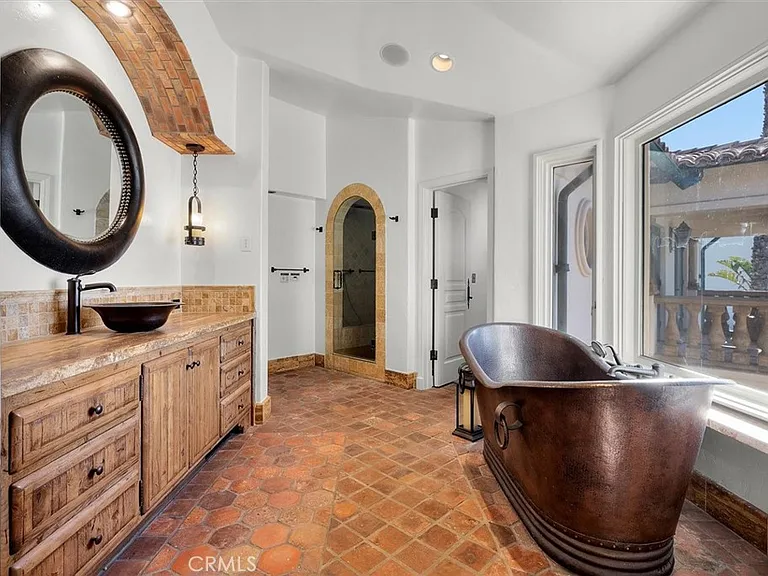 1500 The Strand — Photo 36