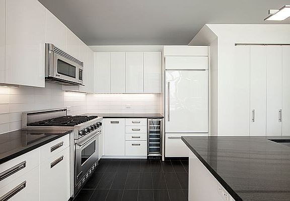 5th image of 4630 Center Blvd Ph 8