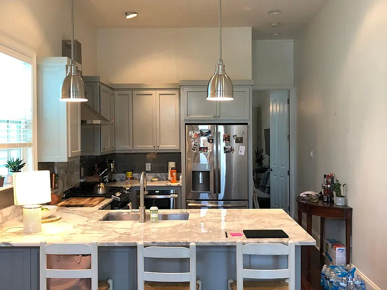 725 Peniston St — Photo 8