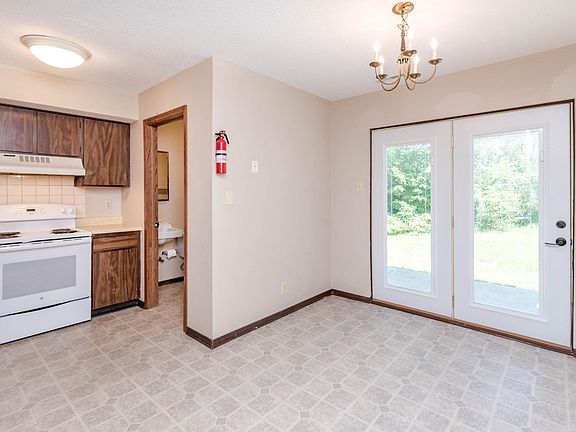 Kitchen / Breakfast Room
