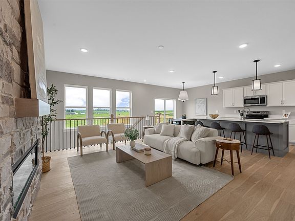 3rd image of 1443 Cardinal Dr