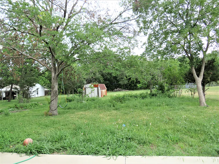 1026 Thomas St — Photo 30