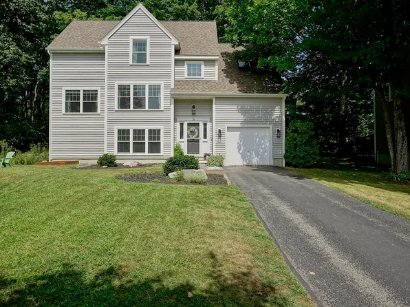 28 Alderwood Drive, Stratham, NH 03885
