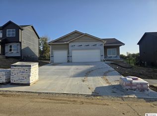 17155 Abigail St, Bennington, NE 68007