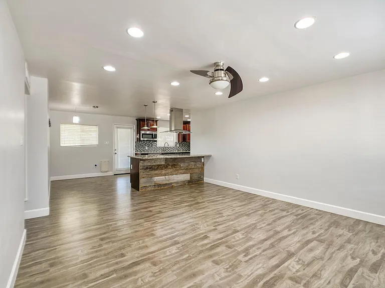 825 W Elna Rae St — Photo 3
