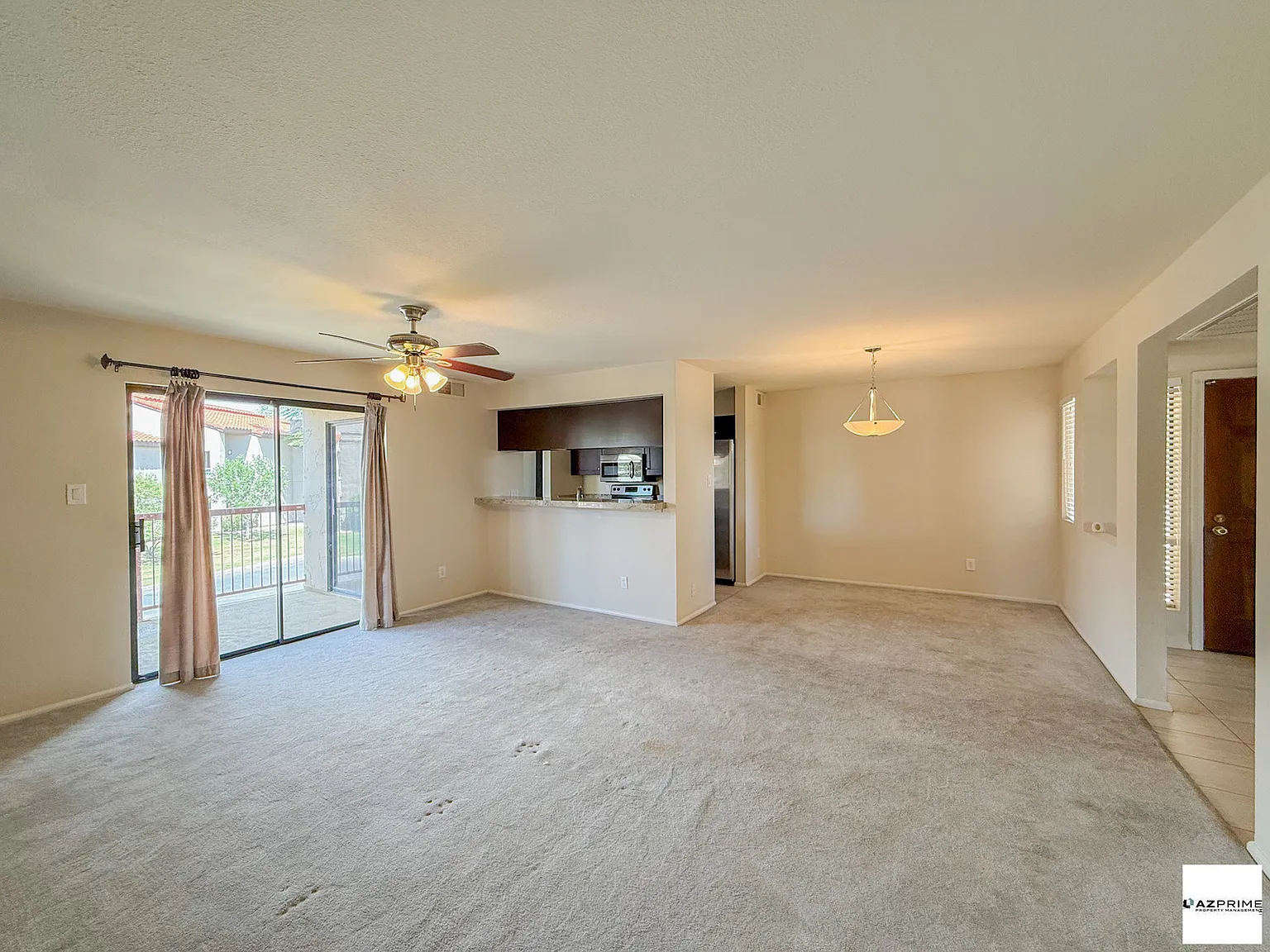 Experience Luxury living in this Premium Scottsdale Upper-level 2/2 Condo — Photo 3