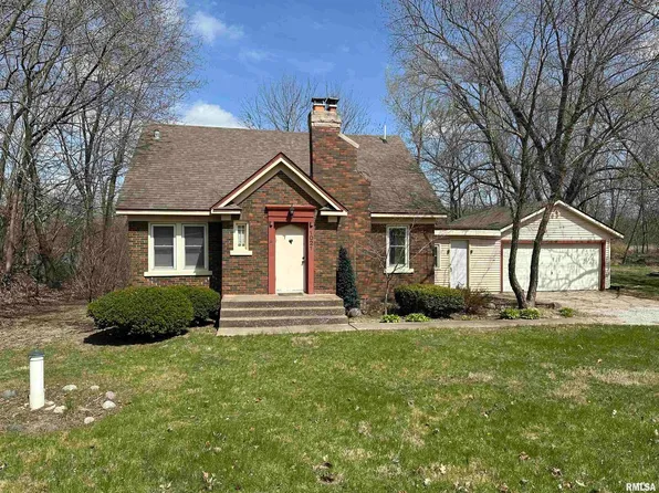 1021 N Shore Dr, Moline, IL 61265