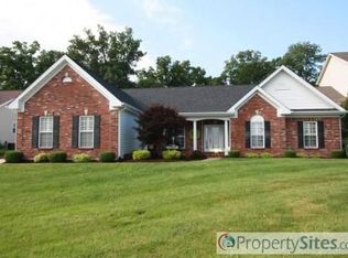 1300 Kiefer Bluffs Dr, Ballwin, MO 63021