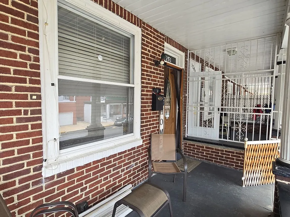 1251 N 11th St