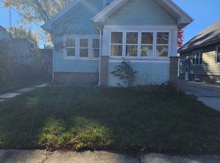 913 40th Pl, Kenosha, WI 53140