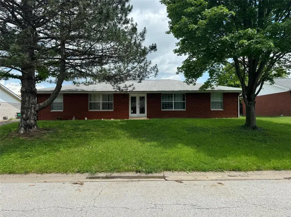124 Stacy Dr, Fairview Heights, IL 62208