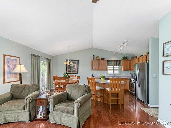 5th image of 4249 Ives Farm Ln NE