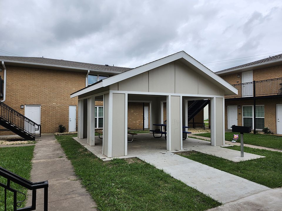 1st image of 306 W Avenue D #6200