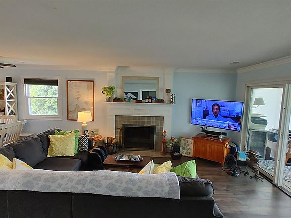 3rd image of 2216 N Carriage Ln APT 6