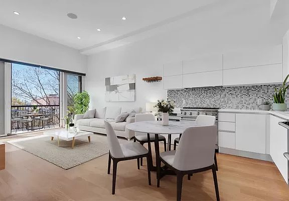 2nd image of 258A 18th St #103