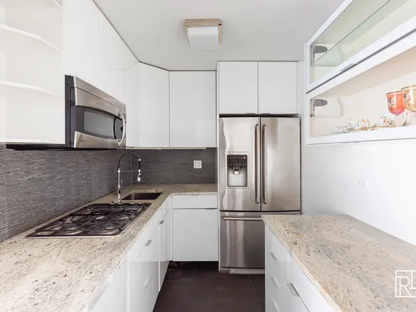 10 West 15th Street image 8 of 11