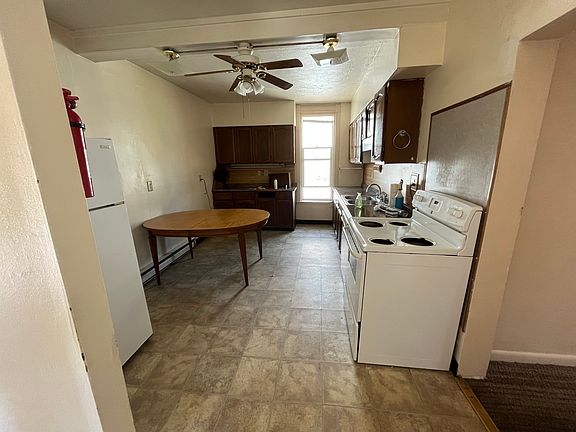 2nd image of 605 E Rose St