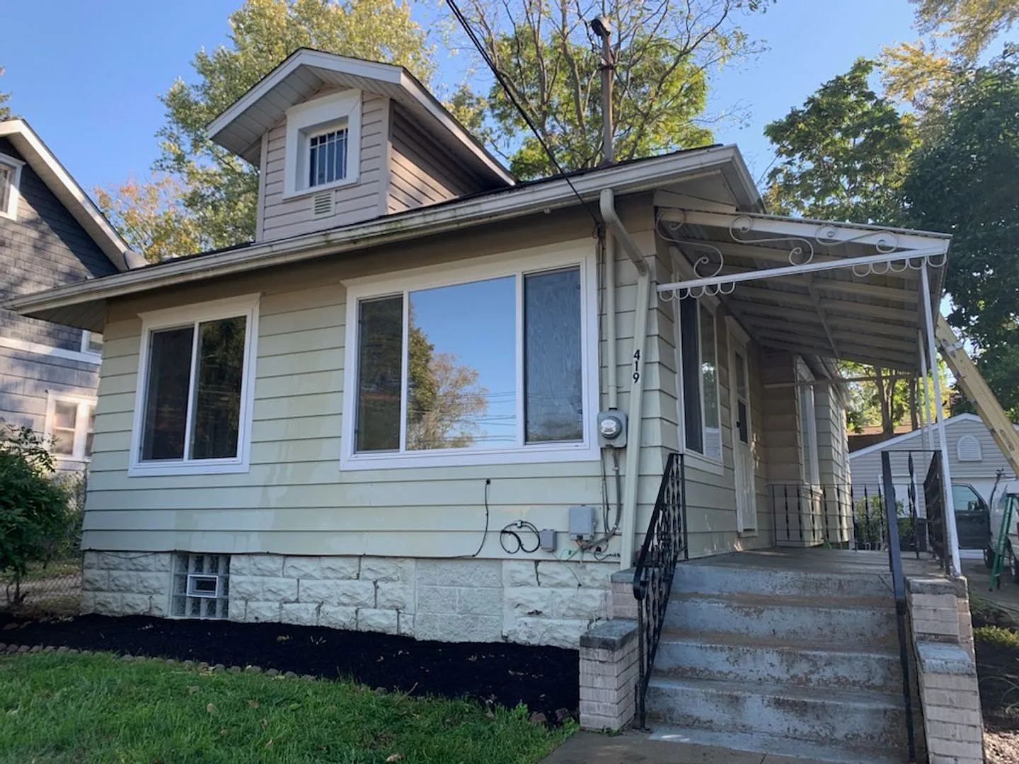 2 Bedroom 1 Bathroom Single Family on Double Lot — Photo 1
