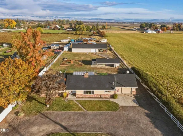 1800 Rossanley Dr, Medford, OR 97501