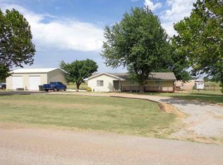 3202 Hillcrest Dr, Marlow, OK 73055