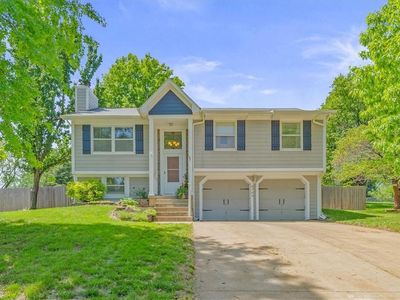 8764 Golden Ln, De Soto, KS, 66018
