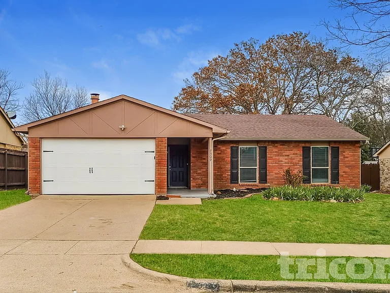 7309 Hedge Dr — Photo 1