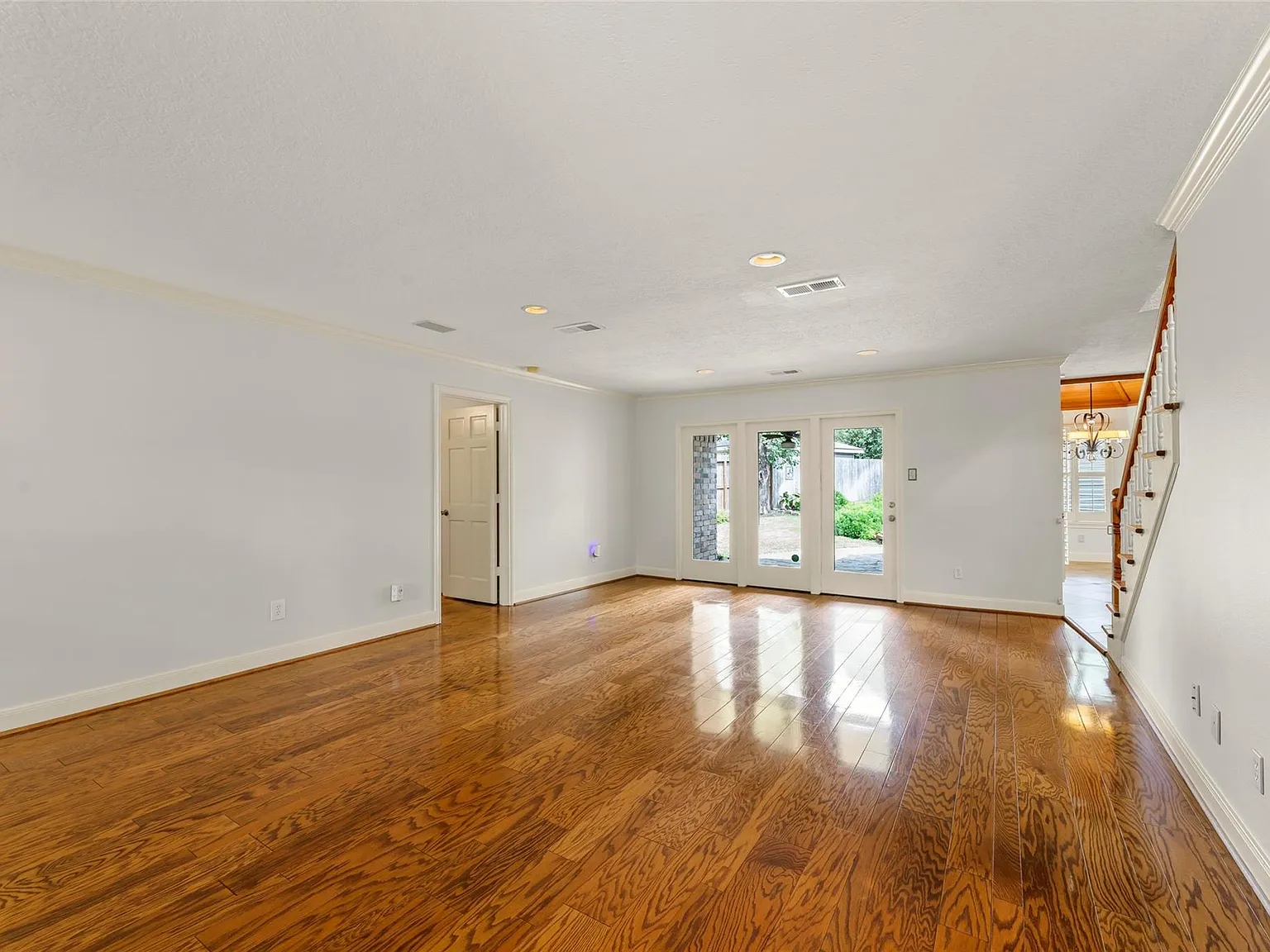 4 bed, 2.5 bath, 2353 sqft, $2,400 — Photo 4