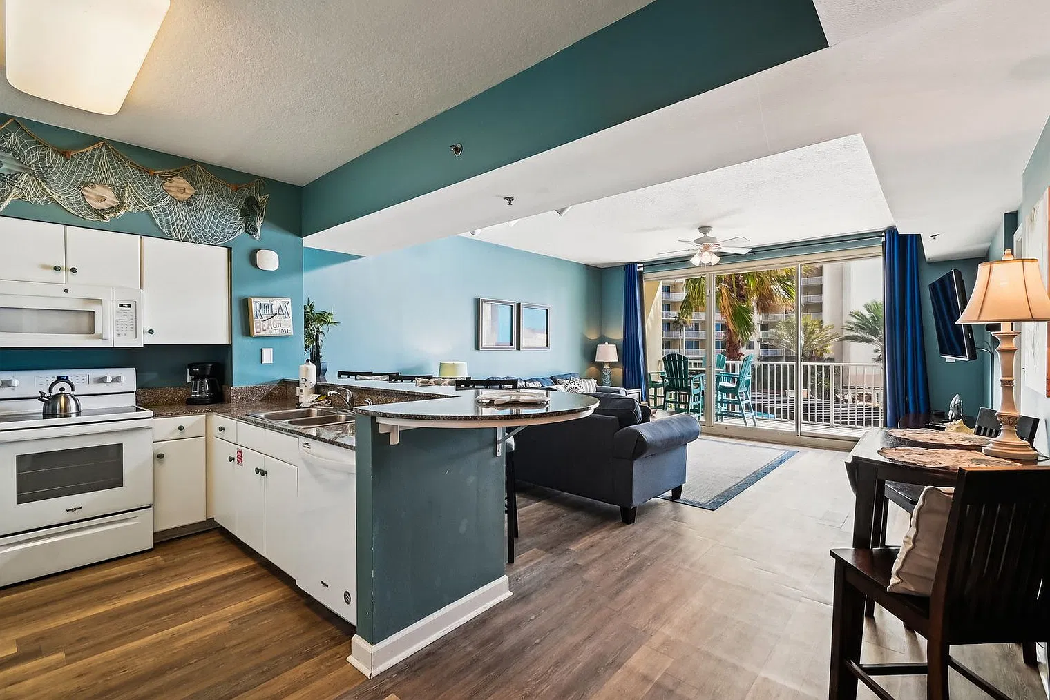 1 bed, 2.0 bath, 914 sqft, $3,229 — Photo 2