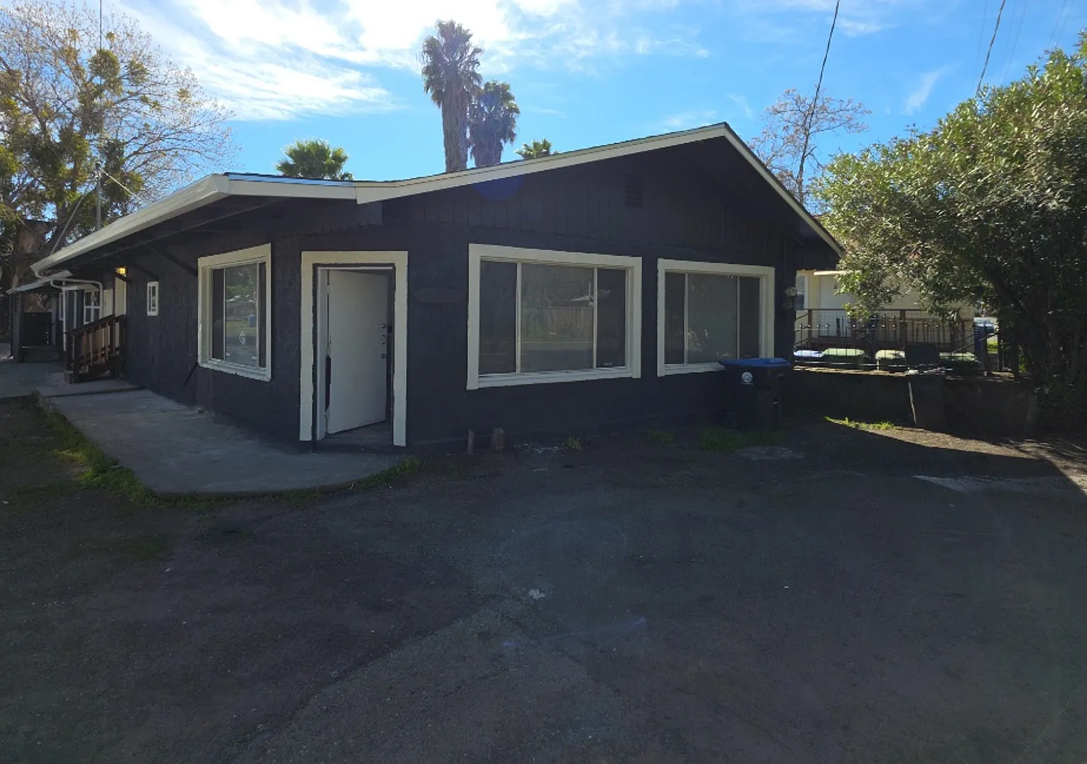 Lakeshore Triplex — Photo 2