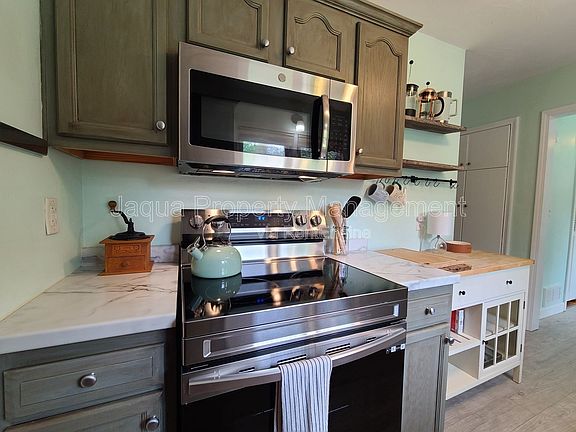 3rd image of 652 Chippewa Rd