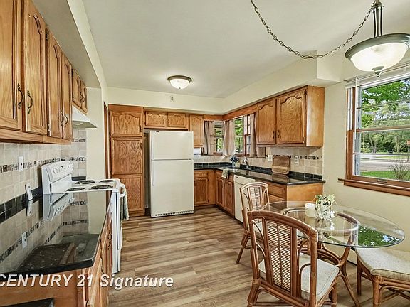 4th image of 2520 Hemmeter Rd
