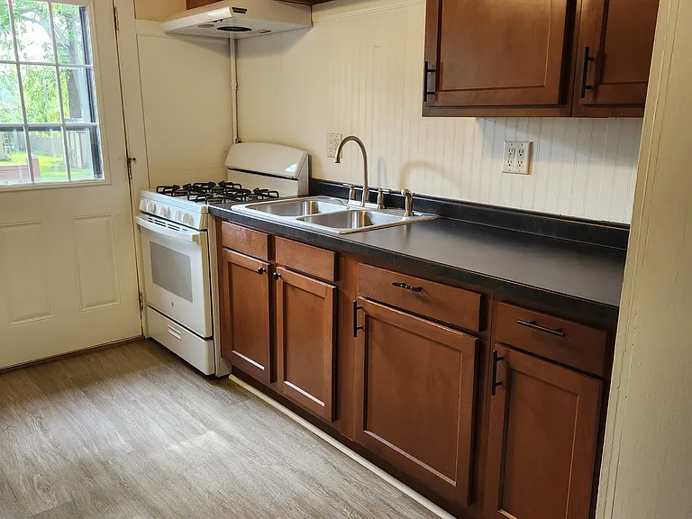 8 Quarry Ct — Photo 2