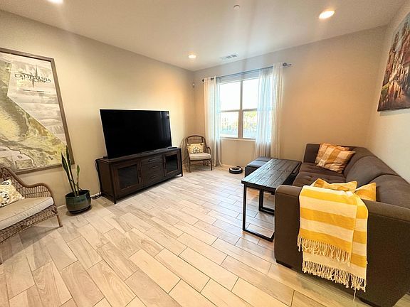 3rd image of 510 S Anaheim Blvd Unit 8