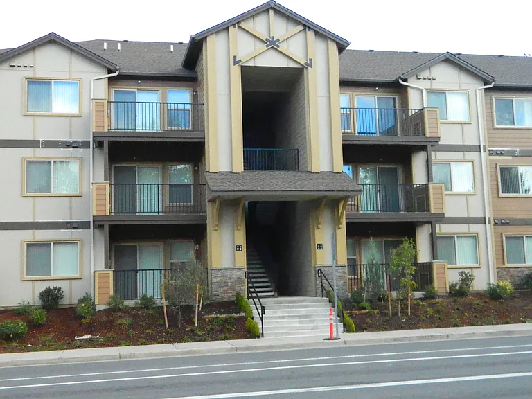 Sierra Point Apartments — Photo 27