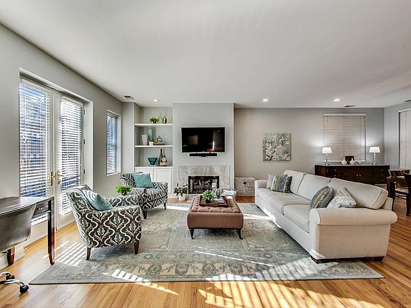 2nd image of 844 W Diversey Pkwy APT 2W
