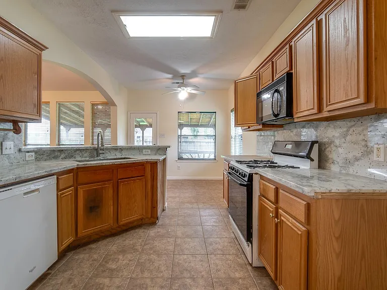 17143 Summer Hollow Dr — Photo 10