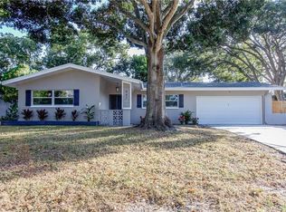947 Grovewood Dr, Dunedin, FL 34698