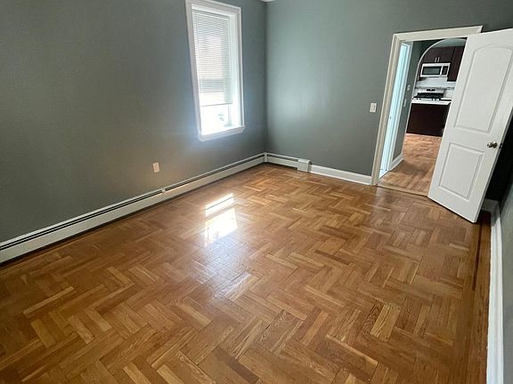 4th image of 168 Jewett Ave #B1